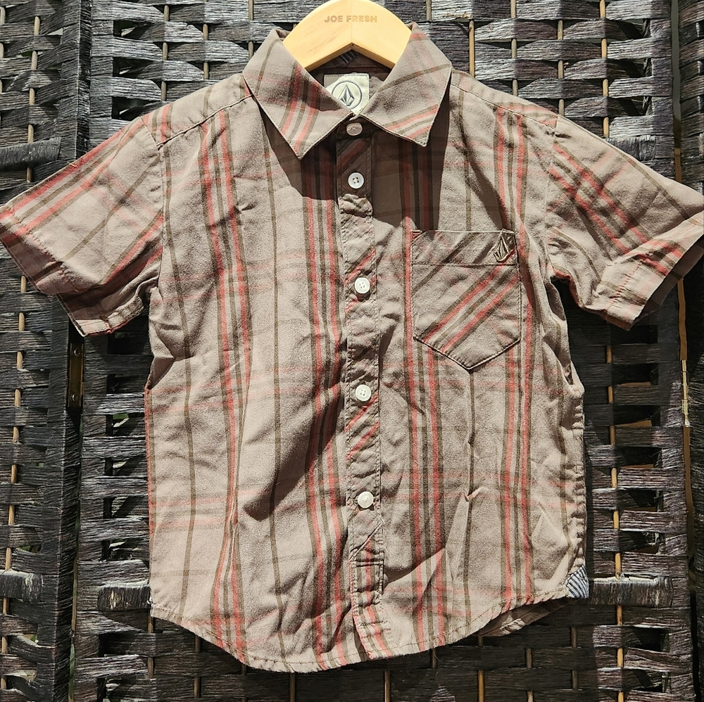 🐞3/33🐞 Volcom short sleeve button up
